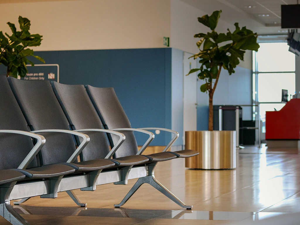 Hall d’immeuble professionnel soigné